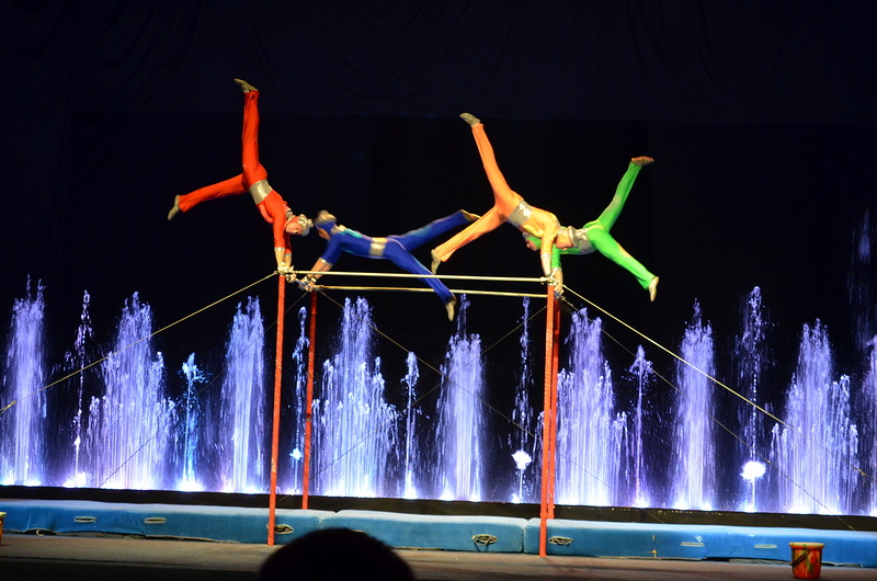 Цирк аквамарин билеты. Цирк танцующих фонтанов Аквамарин здание. Цирк танцующих фонтанов Аквамарин в Измайлово в 2008 году. Танцующие фонтаны в Москве цирк.